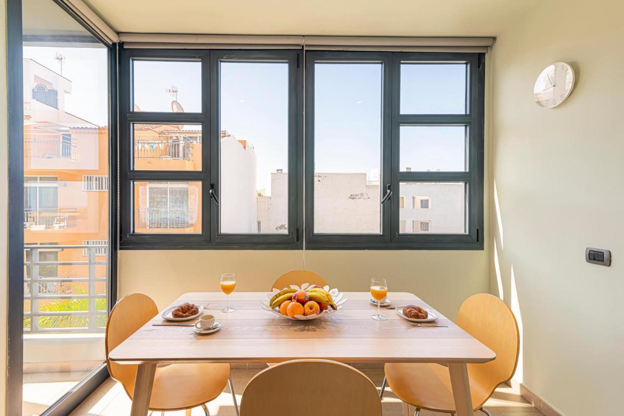 Luxury Holidays Suites, Playa De Los Cristianos 로스크리스티아노스 외부 사진