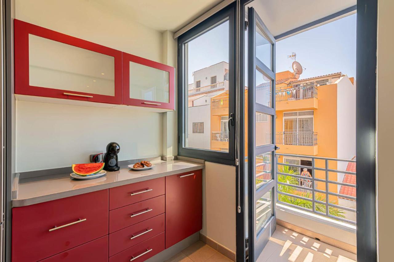 Luxury Holidays Suites, Playa De Los Cristianos 로스크리스티아노스 외부 사진