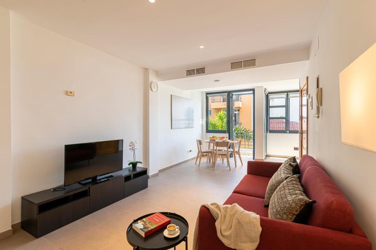 Luxury Holidays Suites, Playa De Los Cristianos 로스크리스티아노스 외부 사진