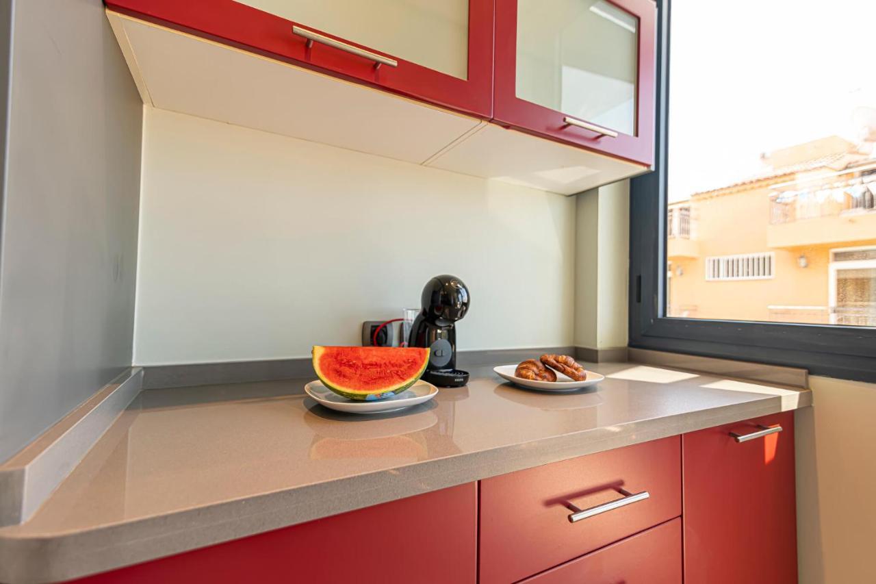 Luxury Holidays Suites, Playa De Los Cristianos 로스크리스티아노스 외부 사진