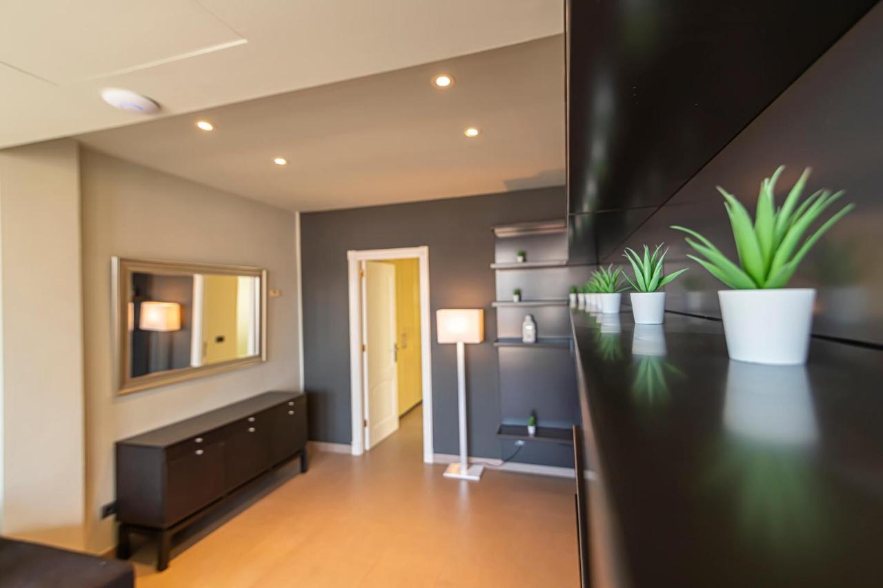 Luxury Holidays Suites, Playa De Los Cristianos 로스크리스티아노스 외부 사진