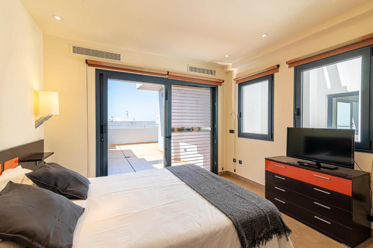 Luxury Holidays Suites, Playa De Los Cristianos 로스크리스티아노스 외부 사진