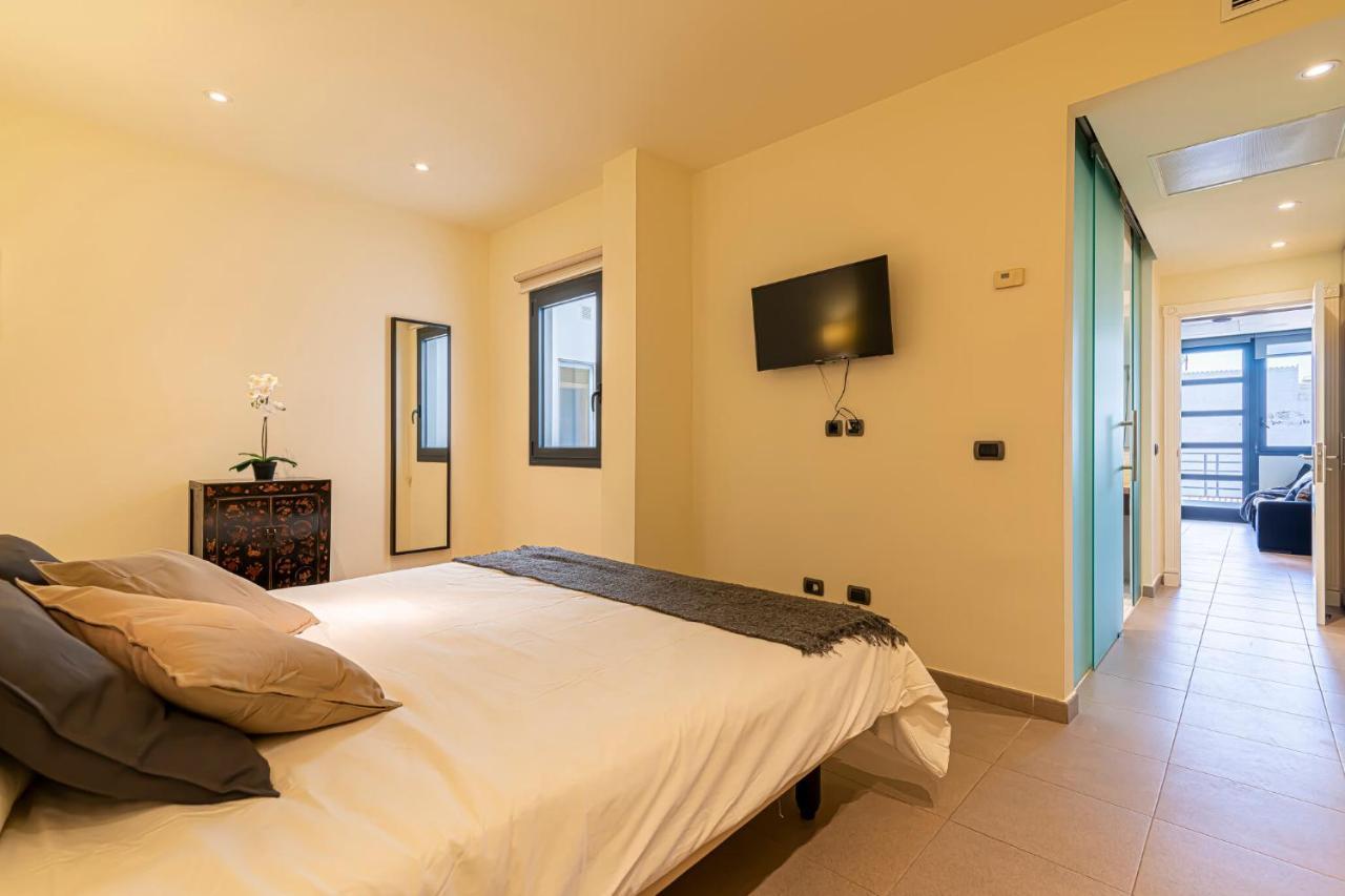Luxury Holidays Suites, Playa De Los Cristianos 로스크리스티아노스 외부 사진