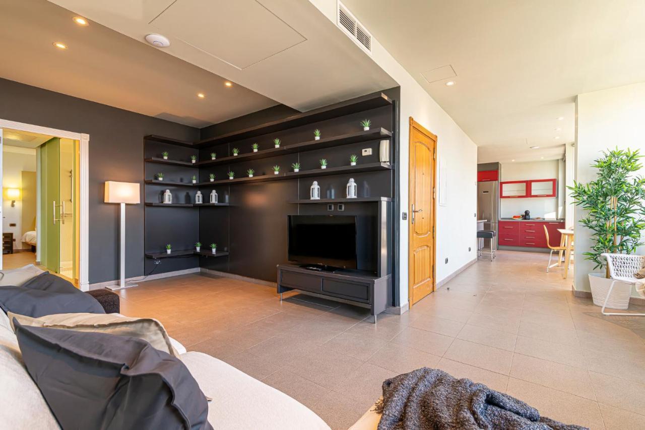 Luxury Holidays Suites, Playa De Los Cristianos 로스크리스티아노스 외부 사진